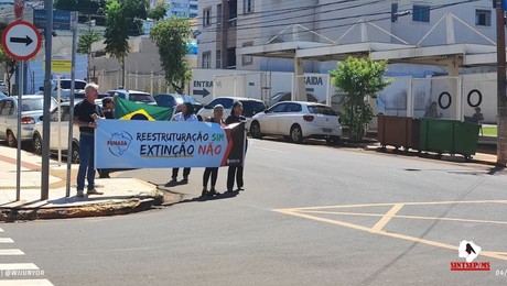 Trabalhadores da Funasa protestam contra a extinção do órgão