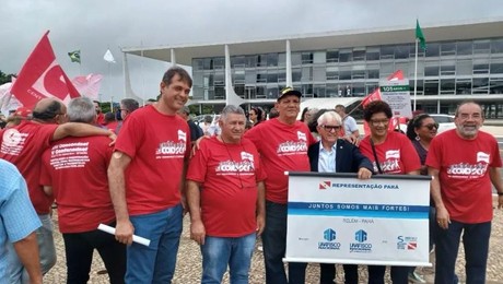 Diretores do SINTSEP/MS participam do Ato em frente ao Palácio do Planalto que marca Dia do(a) Aposentado(a)